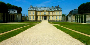 Μικρές Βερσαλίες: Το βασιλικό «κόσμημα» που έχει ανοίξει τις πόρτες του στους κο