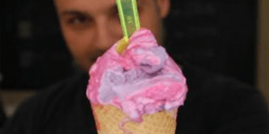 Παγωτό που αλλάζει χρώματα δημιούργησε Ισπανός ερευνητής [βίντεο]