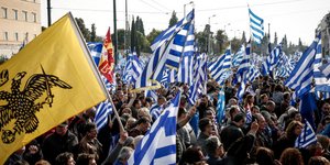 Στιγμιότυπο από το συλλαλητήριο για τη Μακεδονία (Φωτογραφία: EUROKINISSI/ΣΤΕΛΙΟΣ ΜΙΣΙΝΑΣ)