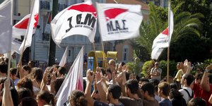 ΠΑΜΕ για κυβέρνηση: Παίζουν θέατρο- Τα έστησαν –Κανείς δεν έσπασε τίποτα [εικόνε