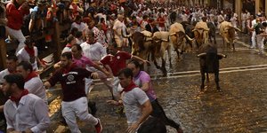 5 άνθρωποι τραυματίστηκαν την πρώτη ημέρα του φεστιβάλ (Φωτογραφία: AP/ Alvaro Barrientos)