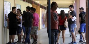 Με Νεοελληνική Γλώσσα
