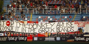 Πανό των οπαδών του Πανιωνίου