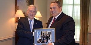 Ο Πάνος Καμμένος με τον αμερικανό ομόλογό του Μάτις- φωτογραφία eurokinissi