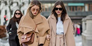 Μοντέλα ποζάρουν στο φακό/ Φωτογραφία: Instagram @thestyleograph