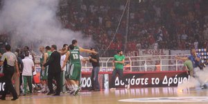 Πεδίο μάχης το Στάδιο Ειρήνης και Φιλίας -Νίκησαν και πάλι οι χούλιγκανς [βίντεο