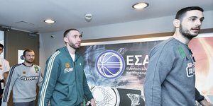 Ο ΠΑΟ στα γραφεία του ΕΣΑΚΕ /Φωτογραφία: EUROKINISSI