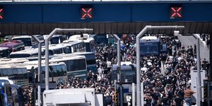 Οι οπαδοί του ΠΑΟΚ στα διόδια Αφιδνών/Φωτογραφία: Eurokinissi