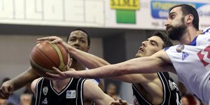 Ποδόσφαιρο στο... παρκέ έπαιξαν οι μπασκετμπολίστες του ΠΑΟΚ [βίντεο] 