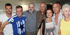 Οι συντελεστές της παράστασης «Αχαρνής» /Φωτογραφία: NDP Photo Agency