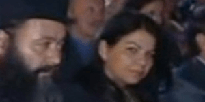 Οργή και πένθος στην κηδεία του άτυχου ιερέα - Αθώα δηλώνει η μαύρη χήρα [βίντεο