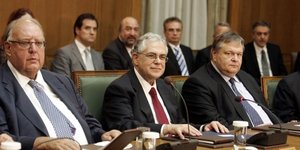 Υπουργοί σε Παπαδήμο: «κάποια από αυτά μέτρα δεν περνούν απ' τη Βουλή»