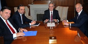 Ξεκίνησε η συνάντηση Παπαδήμου-πολιτικών αρχηγών στο Μαξίμου