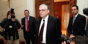 Δραματικές ώρες στη σύσκεψη των πολιτικών αρχηγών-Διεκόπη δύο φορές