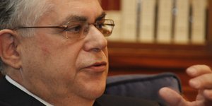 Παπαδήμος: Νίκη της Αριστεράς δεν σημαίνει και έξοδο από την ΕΕ