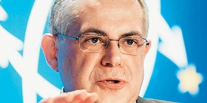 Παπαδήμος: Κούρεμα δια νόμου αν δεν συμφωνήσουν οι πιστωτές μας