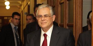 Παπαδήμος: Να στηρίξουν οι τράπεζες την πραγματική οικονομία