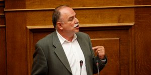 Παπαδημούλης: Η Χρυσή Αυγή δεν συγχωρεί στον Γλέζο ότι κατέβασε την σημαία τους
