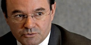 Επιστρέφει σήμερα στην Ελλάδα ο Παπακωνσταντίνου