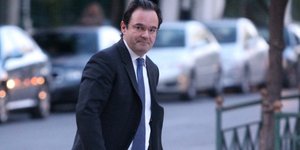 Μέσα σε τριάντα λεπτά ο Παπακωνσταντίνου θα προσπαθήσει να πείσει τους βουλευτές