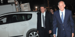 Ταξιτζής σε Παπανδρέου στην: Κύριε Γιώργο εσείς κάνετε διακοπές