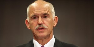 Παπανδρέου: Πρώτα οι εκλογές και μετά το δημοψήφισμα