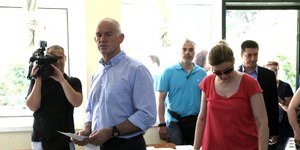 Αρχηγική εμφάνιση Γιώργου Παπανδρέου -Στηρίζει την Ελιά