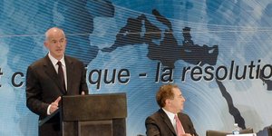 Ο Γιώργος Παπανδρέου βρίσκεται στο Κέιπ Τάουν και κυνηγά ψήφους