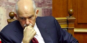 Απάντηση Παπανδρέου: Η κυβέρνηση όφειλε να εξετάσει και την έξοδο από το ευρώ