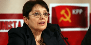 Παπαρήγα: «Το σύστημα αξιοποιεί τη Χρυσή Αυγή ως δήθεν μια ανερχόμενη δύναμη»