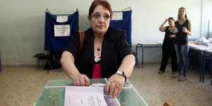 Aλέκα Παπαρήγα