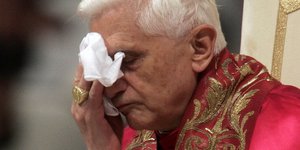 Ισπανίδα δημοσιογράφος: «Ο πρώην Πάπας Βενέδικτος δεν θα ζήσει για πολύ»