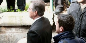 Ο Παπαγεωργόπουλος στις φυλακές Διαβατών -Κράτα γερά