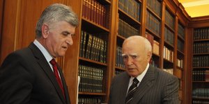 Πετσάλνικος: «Οι ηγεσίες των κομμάτων να αναλάβουν τις ευθύνες τους»