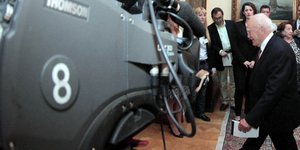 Ευρεία σύσκεψη υπουργών υπό τον Κάρολο Παπούλια στο προεδρικό Μέγαρο