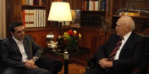 Ο Παπούλιας έδωσε διερευνητική εντολή για τον σχηματισμό κυβέρνησης στον Τσίπρα