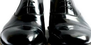 Τι σχέση έχει ένα κλασσικό ζευγάρι παπούτσια με 1050 δόντια; [εικόνες]