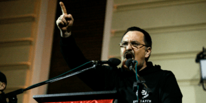 Κραυγές και κείμενο Παππά από το κρατητήριο: Καλεί τους χρυσαυγίτες σε αγώνα!