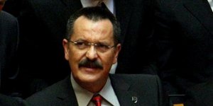 Παππάς Χρυσή Αυγή: Τα κάνατα πάνω σας για δυο τρεις υπαλλήλους της Βουλής