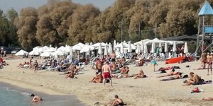 Γεμάτες πλαζ στα νότια προάστια