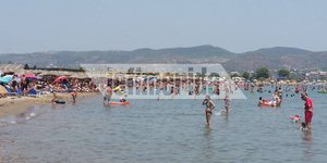 Γεμάτες οι παραλίες από νωρίς το πρωί