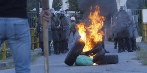Το Παρανέστι της οργής – Οπαδοί ποδοσφαιρικής ομάδας στο πλευρό των κατοίκων