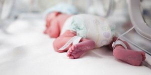 Αναζητούσε νταντά για το παιδί του και ξεσκέπασε κύκλωμα εμπορίας βρεφών