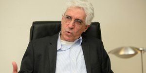 O πρόεδρος της Επιτροπης Αναθεώρησης του Συντάγματος