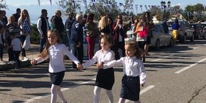 Η τυφλή μαθήτρια με τις φίλες της