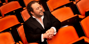 «Όλα τα σ' αγαπώ» του Γιάννη Πάριου απόψε στο Παλλάς