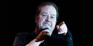 Θύμα ενέδρας ο Γιάννης Πάριος – Τον λήστεψαν έξω από το σπίτι του
