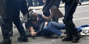 (ΑΠΕ/ EPA/YOAN VALAT)