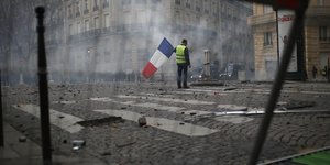 Χάος ξανά στο Παρίσι/ Φωτογραφία: AP- Rafael Yaghobzadeh