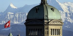 Γυμνές φωτογραφίες μέσα στη Βουλή της Ελβετίας έβγαλε υπάλληλος -Τις δημοσίευσε